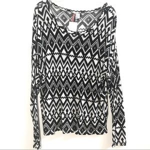NEW Divided knit sweater top sz L